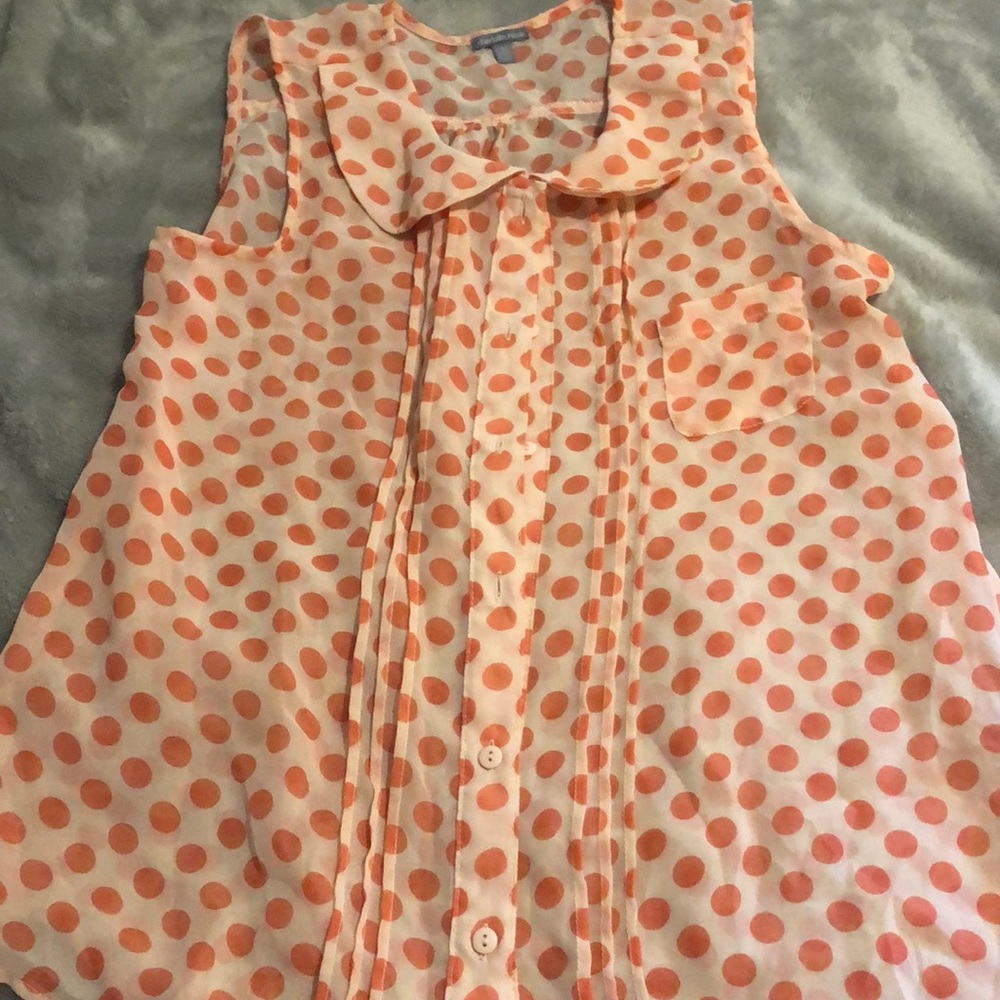 Sleeveless shirt